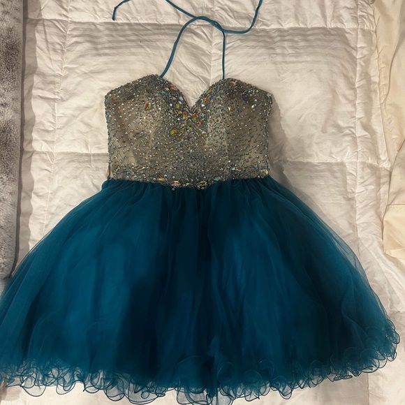 Grade 8 or 12 graduation dress - Picture 2 of 3